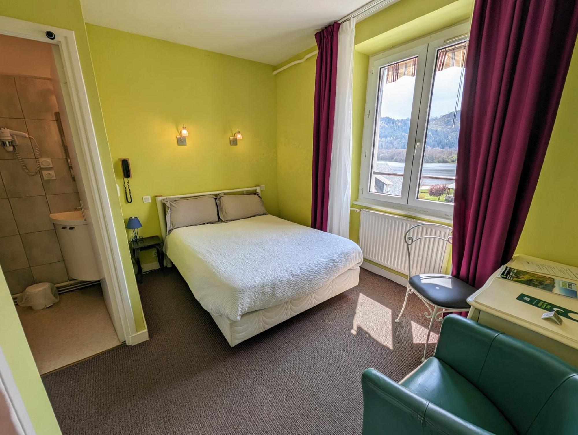 Logis Hotel Le Beau Site Chambon-sur-Lac Kültér fotó