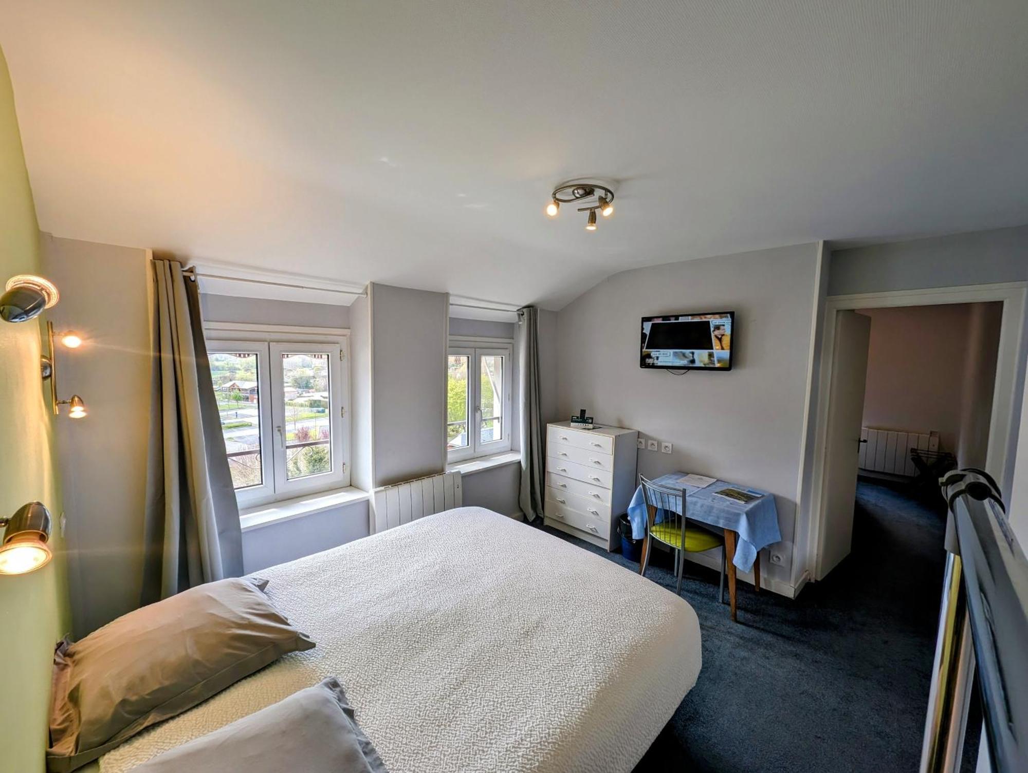 Logis Hotel Le Beau Site Chambon-sur-Lac Kültér fotó