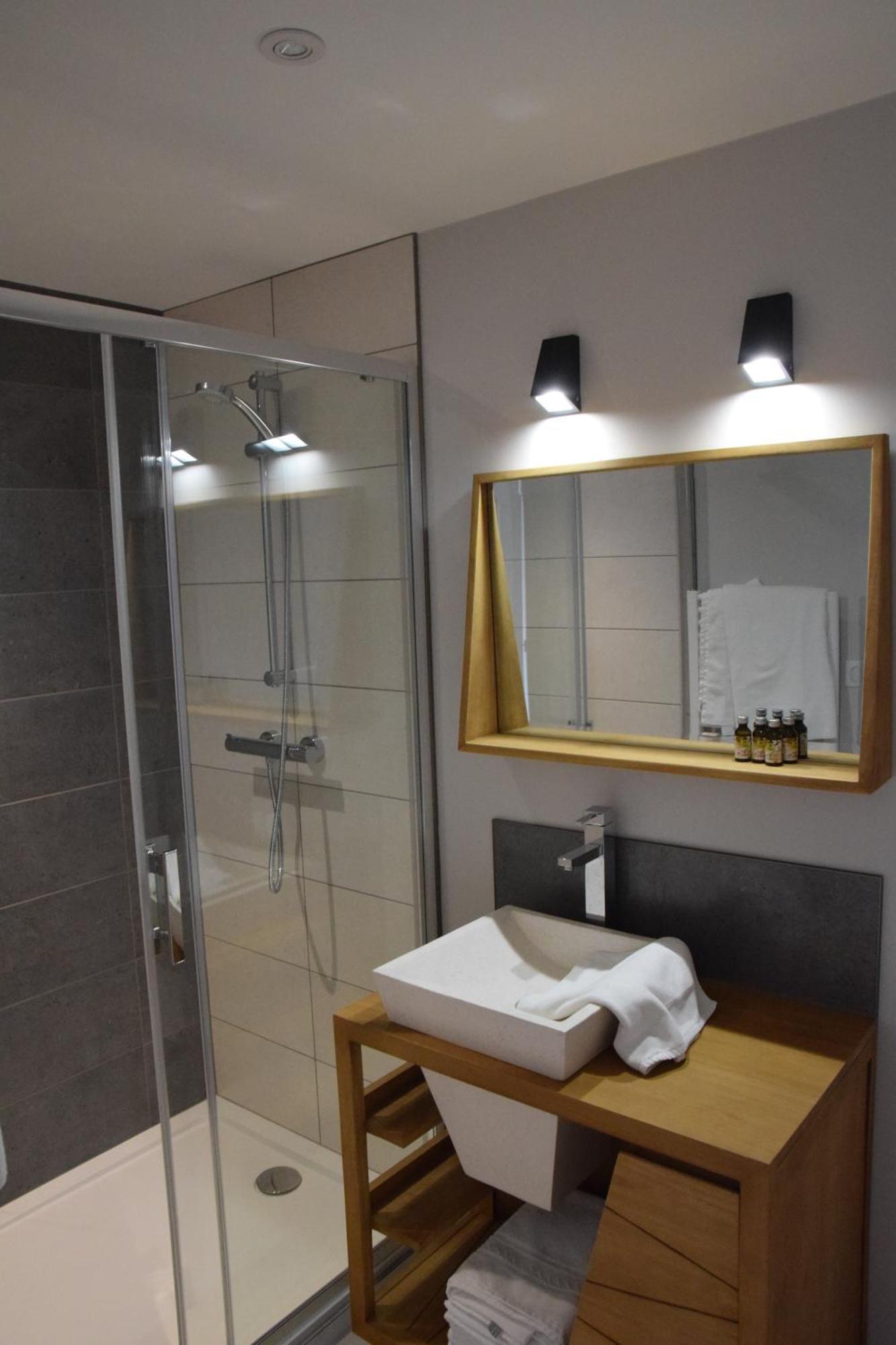 Logis Hotel Le Beau Site Chambon-sur-Lac Kültér fotó