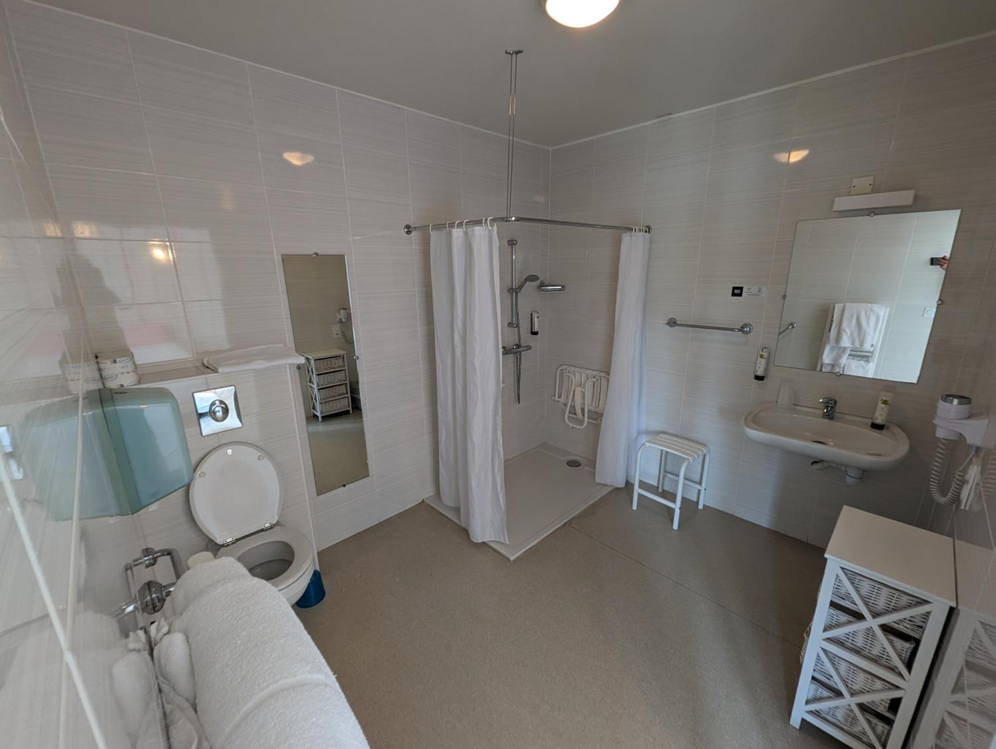 Logis Hotel Le Beau Site Chambon-sur-Lac Kültér fotó