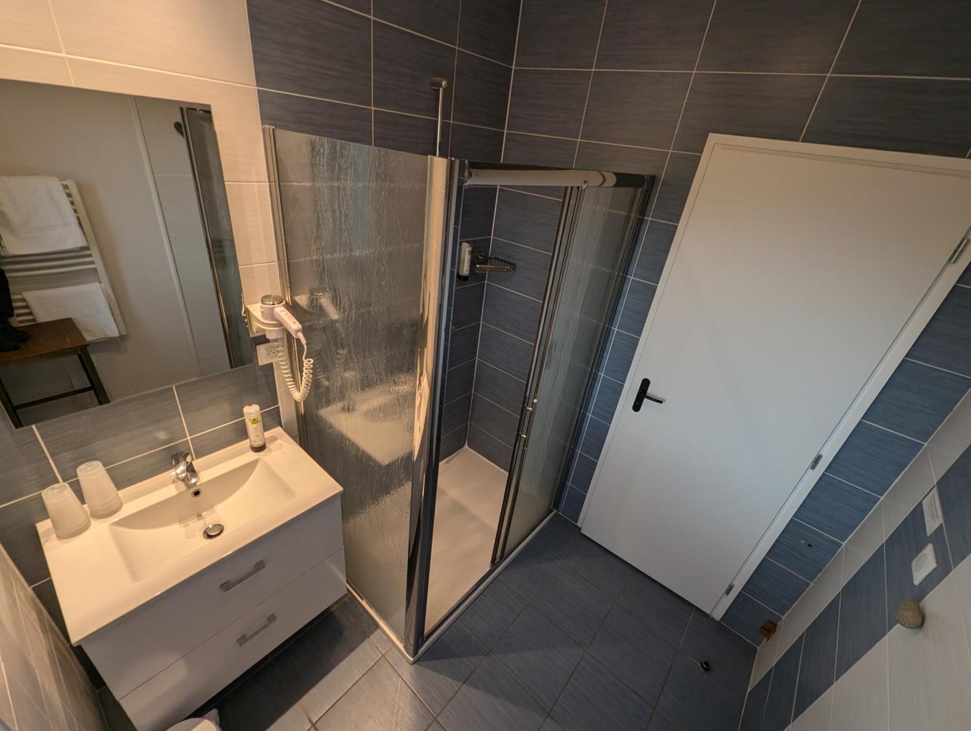 Logis Hotel Le Beau Site Chambon-sur-Lac Kültér fotó