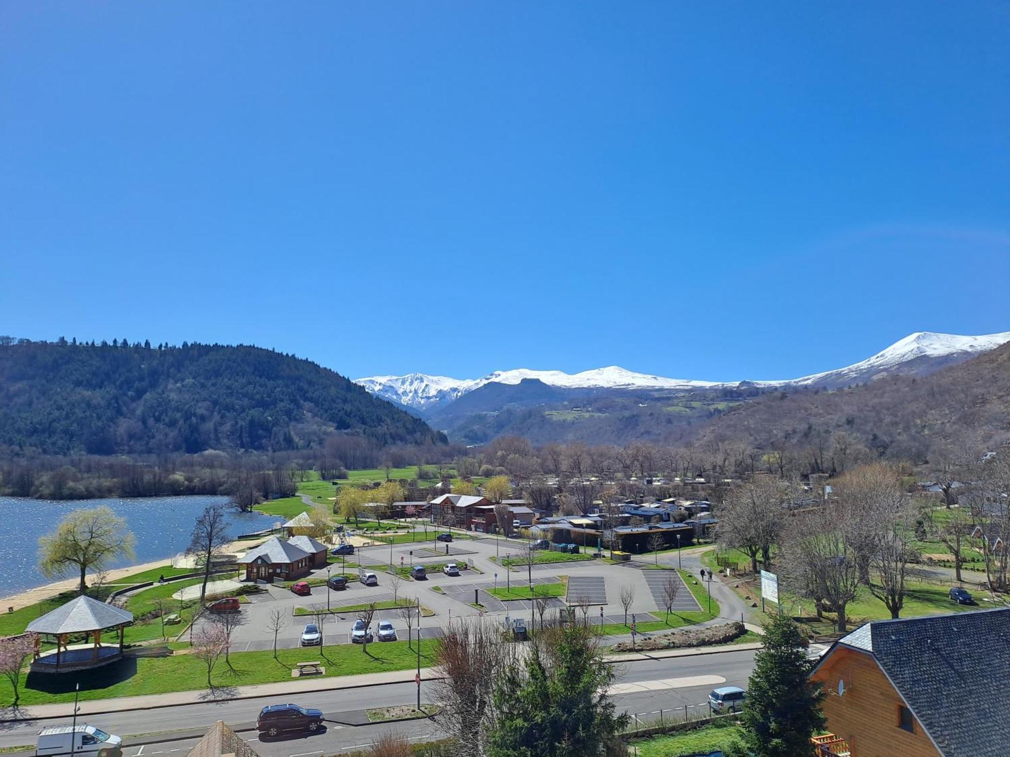 Logis Hotel Le Beau Site Chambon-sur-Lac Kültér fotó