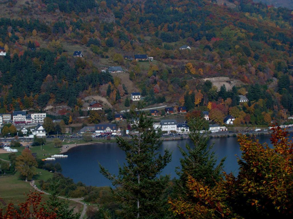 Logis Hotel Le Beau Site Chambon-sur-Lac Kültér fotó