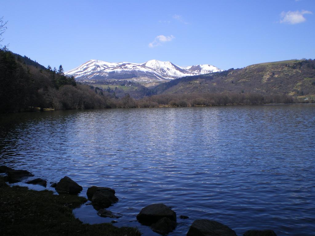 Logis Hotel Le Beau Site Chambon-sur-Lac Kültér fotó